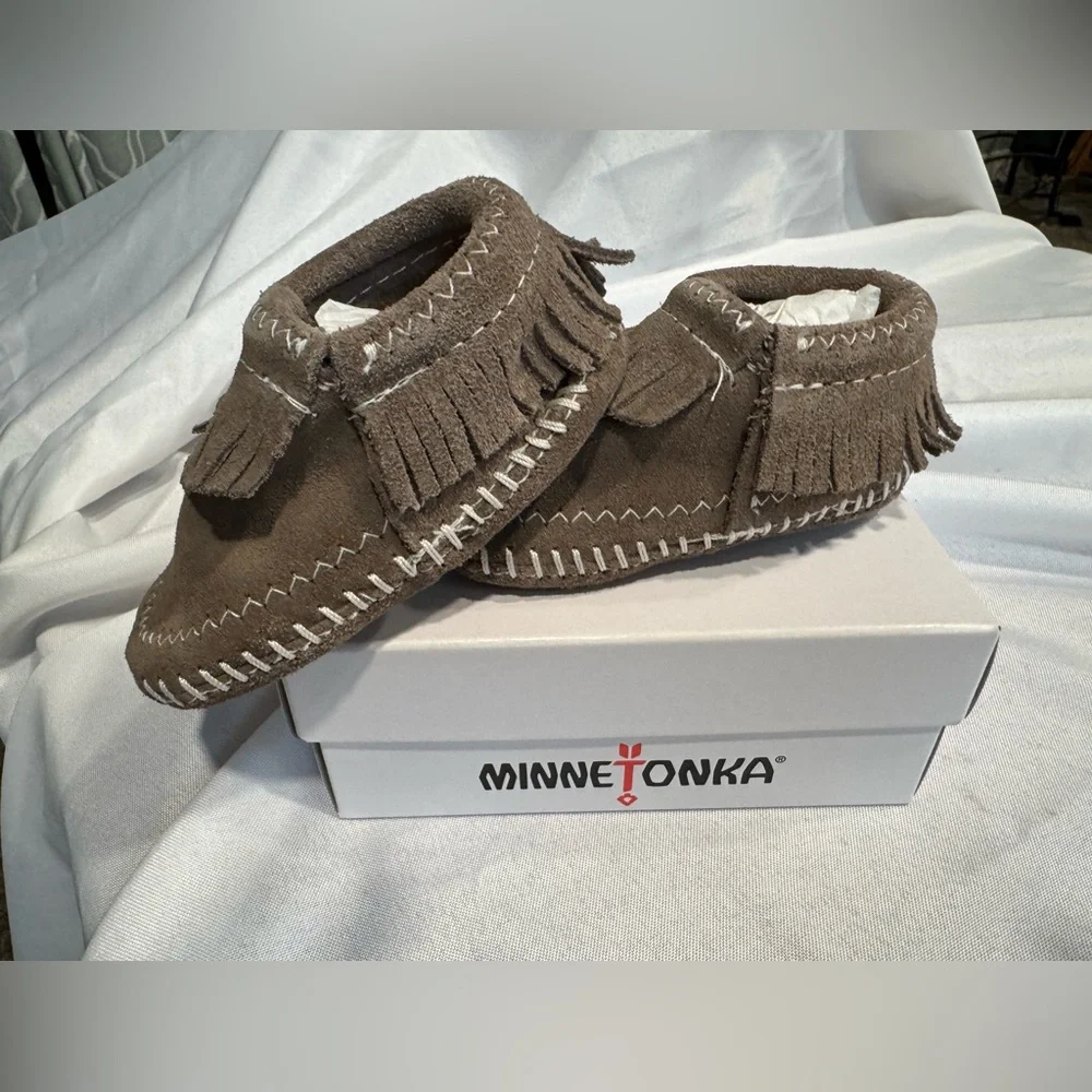 Minnetonka Tan Fringe Kids Moccasins